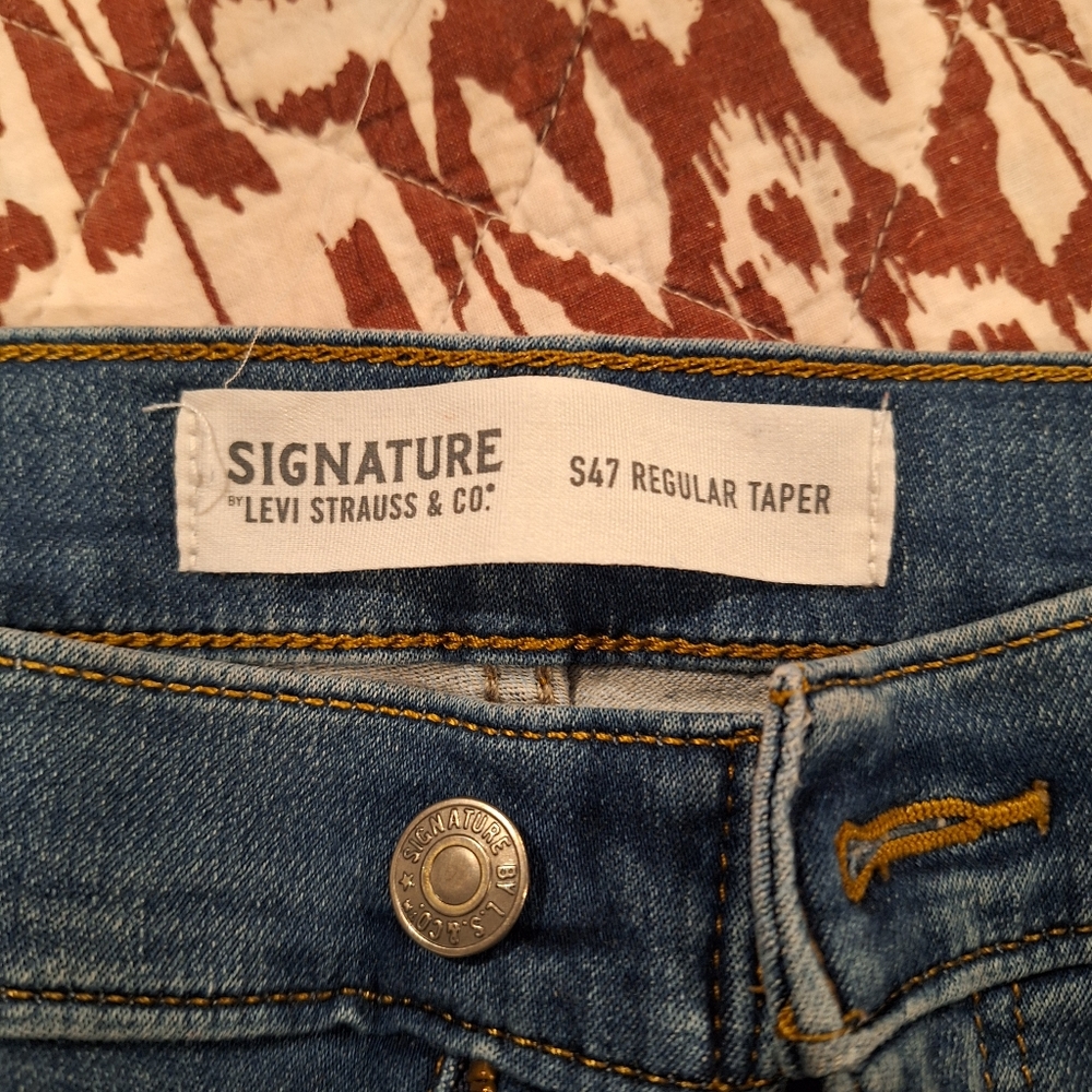 Signature by Levi's relaxed tapered jeans